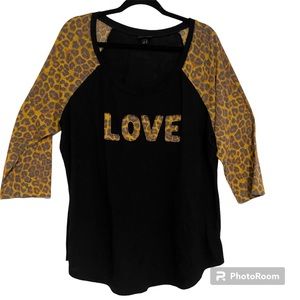 Torrid Cheetah Top. Size 2 (18/20) Very Soft Material. Good Used Condition.